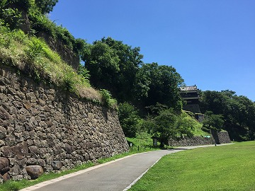 ���E�������E��]��