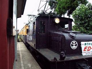 �����s���̐擪�ɗ��d�c�|�P