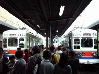 �z�[�����ʂɓd�Ԃ���܂�ܔ��w