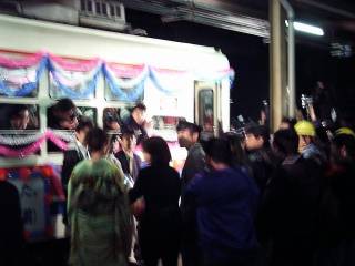 ����Ȃ�d�Ԃ̉^�]�m�։ԑ�����