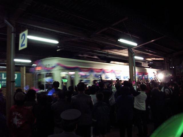 ���S�k��B������Ȃ�d�ԁA�ܔ����o��