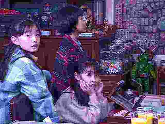 �B�e�̍��Ԃ̏��̎q�B