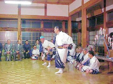 ���@����