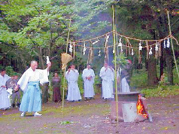 ���@������