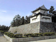 ���É���