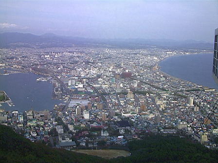 ���َR���s����]�ށB��i�͌��邱�Ƃ��o�����c�O�B