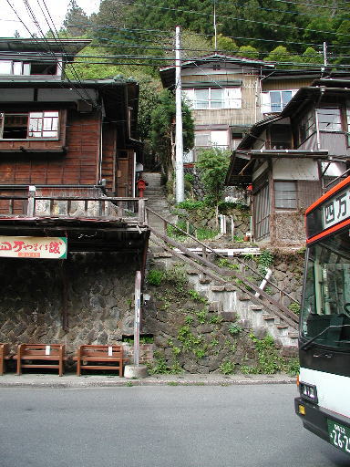 �l�́A�Ȃ������������ꏊ�Ƀh�M���Ƃ����ł����A���������ł��傤���H�@2004/4/30�B�e