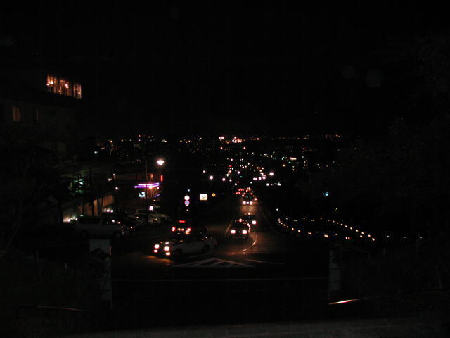 �S�R�ʂ��ĂȂ���[�B�ό��o�X��������ʉ߂��Ă����܂����B�F����_���Ă��Ďc�O�ł����ˁB