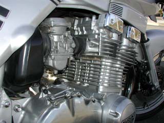 �t�B���̑��`�������������G���W��