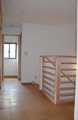 �K�i������Ă���Ƃ���2�K�z�[���ɂ���