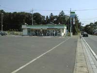 �A��̋x�e���̃t�@�~���[�}�[�g��c�ڐ��X