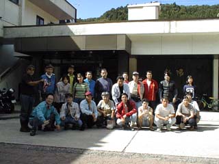 �y���ف@�V���z�̃G���g�����X�O�ɂ�