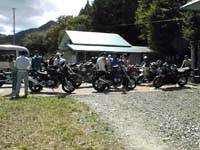 �A�H������������y���̉w�����܁z�ɂ�