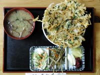 �T�U�G�̂����g�����E��1,100�D�Q�@������͂ݏo�鍋�����I�T�U�G2������B�߂��T�N�T�N�I