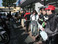 ����̓i�[���F�������܂ܐH�ׂĂ���