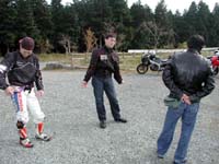 �y�����̋u�z�̍L�����ԏ�ł��낮�i������j�e�{���A�l�����A�l�R��