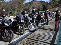 ���ԏ�ɂ̓o�C�N���Y���b��