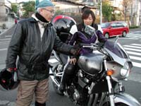 �s�D�x�c����GSX1400�ɋ����ÁX�̂j�R���j�B�ׂ点�Ă�����āu���������`�I�v