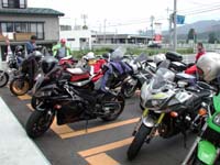 �싛���s�̃R���r�j��