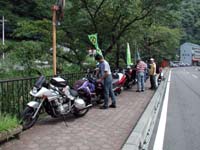 �����ɑS�Ԓ��߂�ꂽ�B�y�ܓc�̑�z�͂��̉��ɂ���