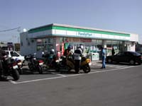 �u�₩�Ȑ󂪍L����R���r�j�ŋx�e