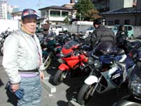 ���ԏ�̓o�C�N�ł����ς��ɁI