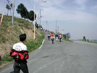 ���ɕ�����Ă��鍶�̓��͕��s�҂̂ݒʍs�ł���