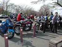 �傫���o�C�N�Ə������o�C�N�����݂���c�[�����O�O���[�v�́A�����͖����悤�Ɏv��