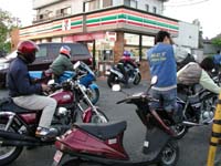 �n���̃Z�u���C���u���y���v���ĉ����X�z�ɓ���