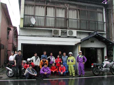 �J�̒��̏W���ʐ^�E�y���فz���o�b�N��