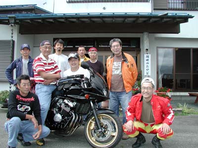 �y�ΔȂ̂���ǁz�̌��֑O�ɂāB�����ꖇ�B���������݂�ȏΊ�Ȃ̂����A�h�̊Ŕ���ꂽ�������̂ŁA�����Ă�����̎ʐ^���̗p����