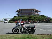 �h���C�u�C����ώR�̌������o�b�N�ɁB�̐S�̃h���C�u�C���̒��͂͂����ǂ��ŉc�Ƃ��Ă��炸�A�g�C�����������p�\�ƂȂ��Ă���