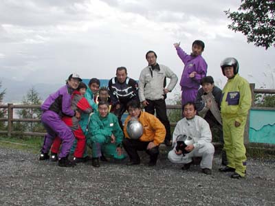 �����q���ɂāB�t�C���ȊO�S�����C���E�F�A�𒅂Ă���͉̂J���~�������񂾂�ƈ��肵�Ă��Ȃ����߂�