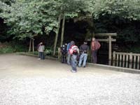 �������A�N�������Ă������[�����ƌ����`�����Ă���u����i�݂��炵�j�r�v�B��l�������Ă��q���������Ă��A�����z���Ȃ��ƌ����Ă��邻����