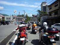 �k���Ál�����_�ŐM���҂��B���̎��A�㔼�g�����ɂ��Ă��邱�Ƃ��m�F�ł���