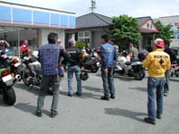 ���v�̃R���r�j�ŋx�e