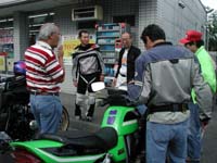 �R���r�j�ł̓o�C�N�k�`��