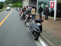 �q413�ň�U��ԁB�t���[���s�ɂ��邩�A���H���Ƃ邩���k��