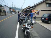 �q1 �����ɒ�܂��Ăg�{����҂�