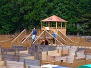 3�j�@�u�ʁv�̓���O�ɂ���K�i�ɏW�����Ă����B