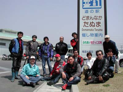 ���̉w�y�ǂ܂�Ȃ����ʂ܁z�̊ŔO�ɂāB���̓��͉J�̐S�z���S�������A�C�����̂����󂪍L�����Ă���