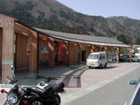 �����͒��ԏ�̔��X�̂悤�ȂƂ���