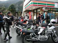 �x�e���ɉJ����݁A�z�������Ė��邭�Ȃ��Ă���