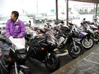 �Ƃ肠���������̂��钓�փX�y�[�X�ɔ��ł����B�u���v���Ȃ��H�v�ƕs�������ɋ�����グ��n�쎁