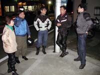 �{���ŋA�蒅�����̂͂����Ɏʂ��Ă���5�l�Ɛ��{�В��A�n�쎁�A���̌v8��