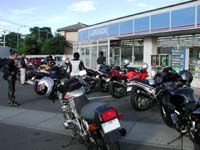 �������\��͂Ȃ��������A�l�쎁��ƘA������邽�߂ɗ���������R���r�j