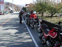 3��̋�����҂��Ă������B�u�ŏI�X�^���h�v�̕\��������Ƃ���A����������򓻂Ɍ��������ɂ͂��̂f�r�����O�g�R������܂łf�r�͖���