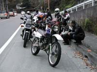 �����Ɍ�����3���҂������郁���o�[�B�҂����Ă��܂���....(^^;