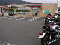 �q1�����{���������������̃R���r�j�͐Â���