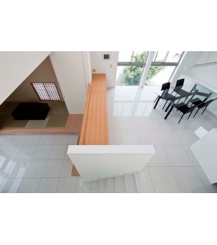 50_50_50_注文住宅 Uehara S-House_7_0_スキップして連続するリビングとダイニング